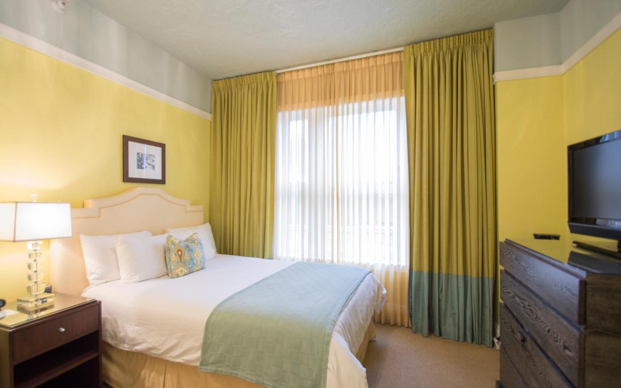 Deluxe Queen Room