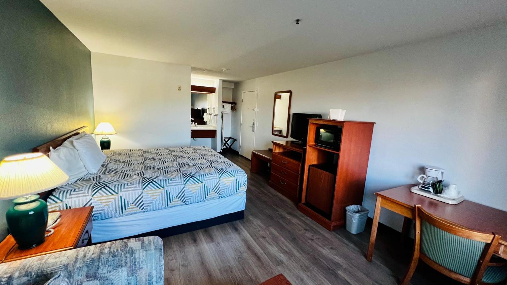 King Room - Disability Access - Non-Smoking