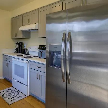Portland Vacation Rental With Fireplace - Near Parks-3