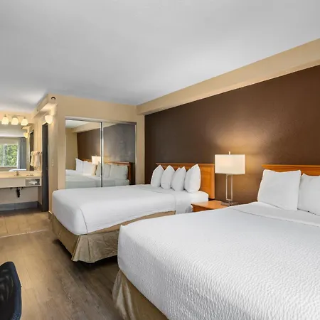 Ramada By Wyndham Portland-2